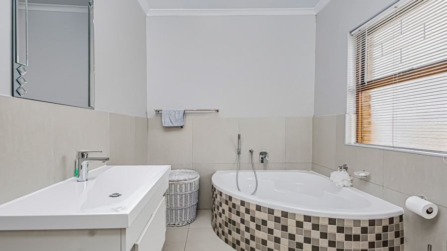 3 Bedroom Property for Sale in Monte Vista Western Cape